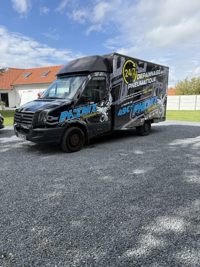 Camion atelier dépannage pneus PHENIX ASSISTANCE - équipement complet sur place